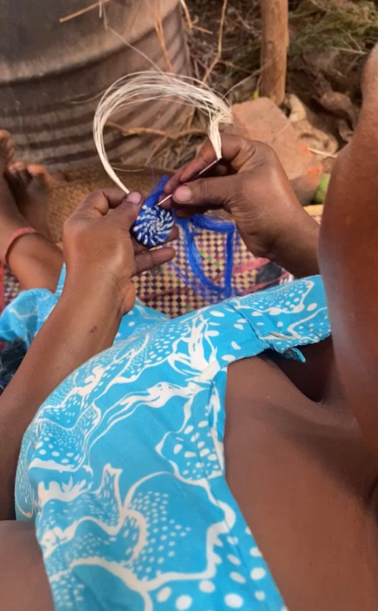 xN Fair Trade made in Uganda weaving process.